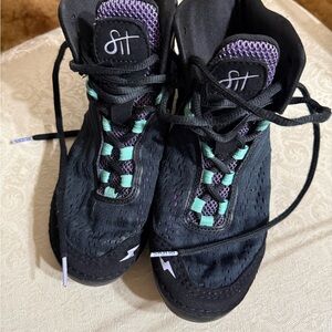 Womens 6.5 Men’s 5Y Black and Purple Sarah Hildebrandt Wrestling Shoes